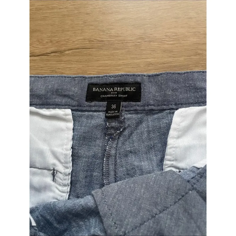Banana Republic Men’s 36 Light Blue Chambray Flat-Front Shorts #0152